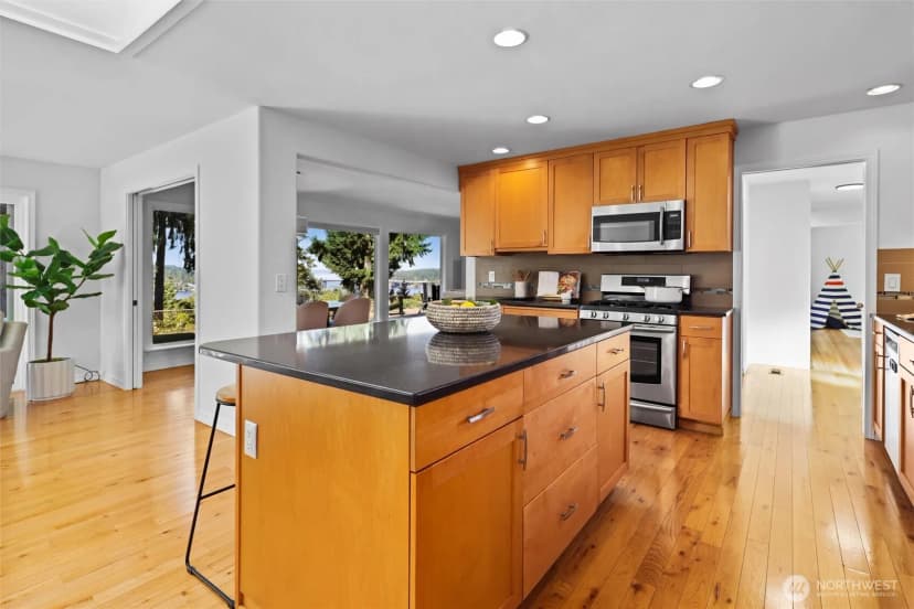 Property photo for 4645 116th Avenue Se, Bellevue photo 13