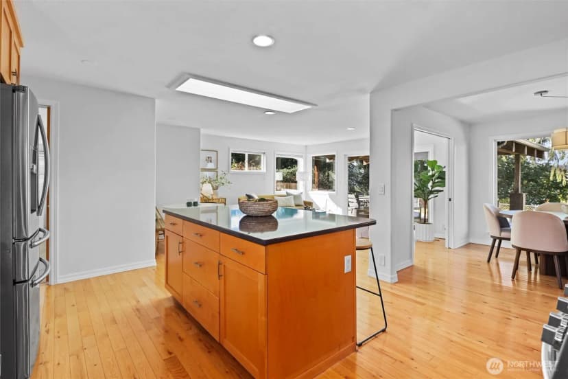 Property photo for 4645 116th Avenue Se, Bellevue photo 17