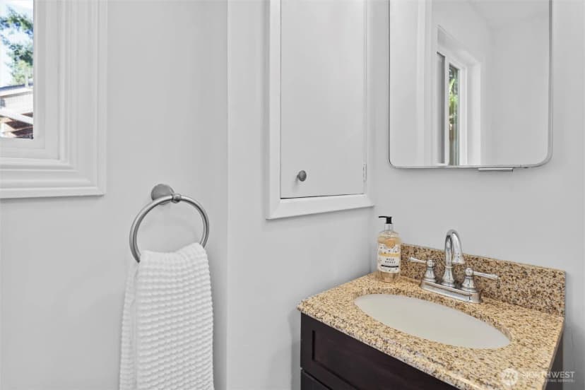 Property photo for 4645 116th Avenue Se, Bellevue photo 19