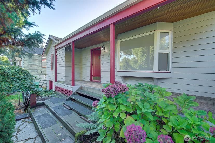 Property photo for 2303 Ne 95th Street, Seattle photo 4
