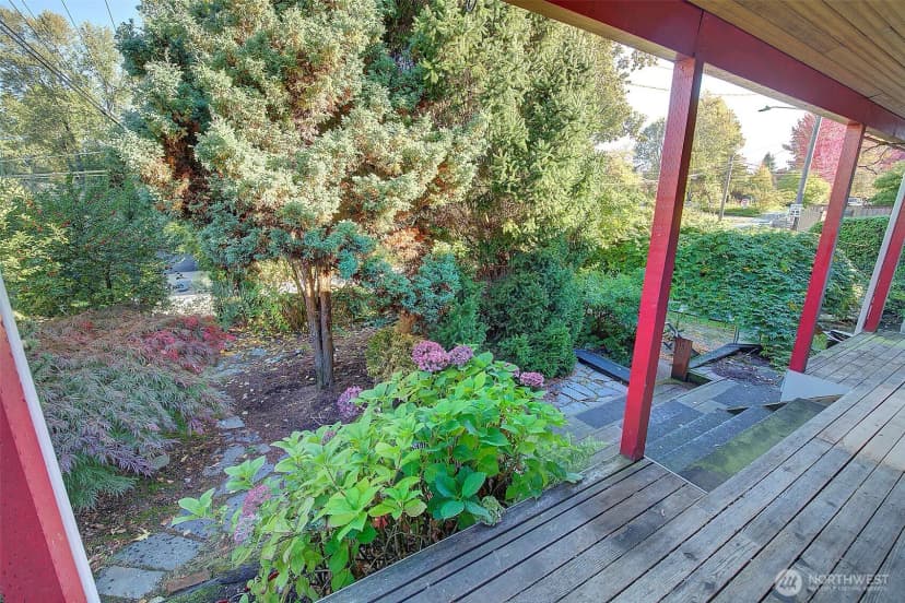 Property photo for 2303 Ne 95th Street, Seattle photo 6