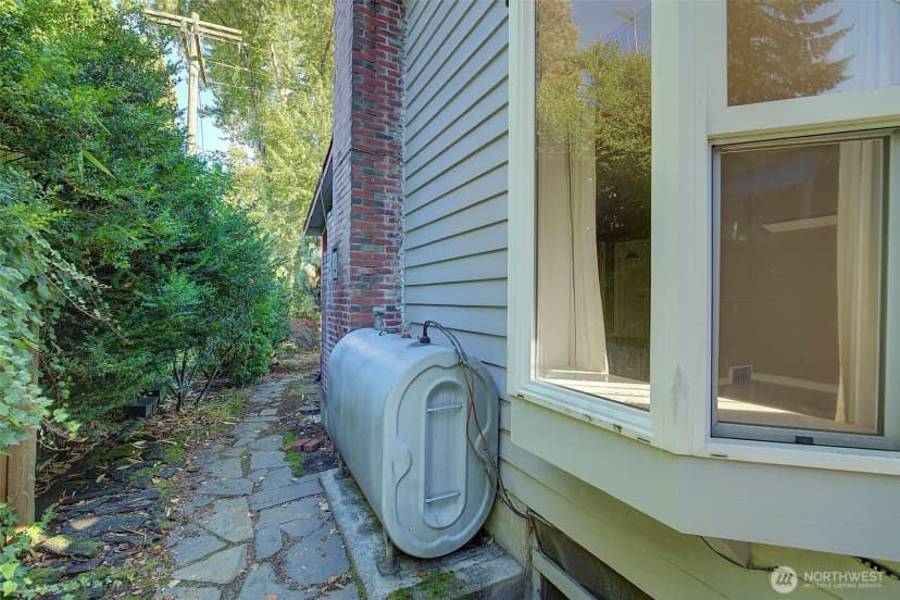 Property photo for 2303 Ne 95th Street, Seattle photo 30