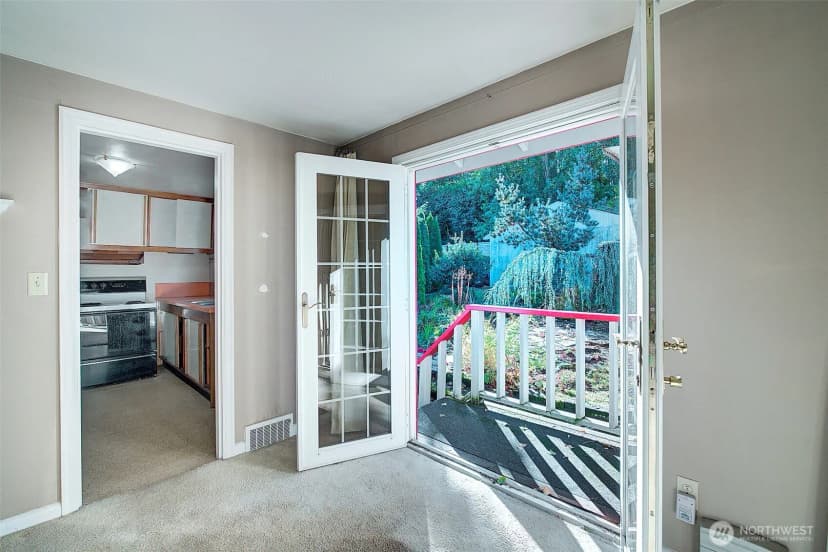 Property photo for 2303 Ne 95th Street, Seattle photo 11