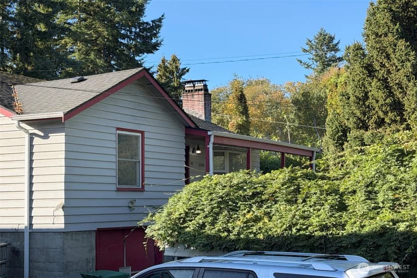 Property photo for 2303 Ne 95th Street, Seattle photo 3