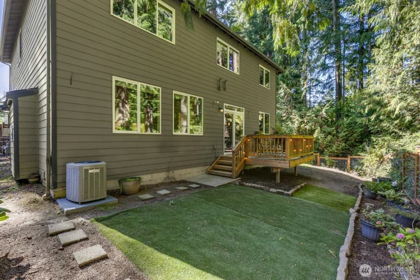 Property photo for 5211 East Drive, Everett photo 8