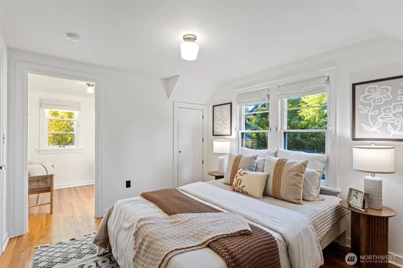 Property photo for 917 Broadway E, Seattle photo 21