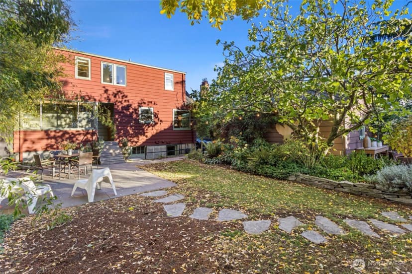 Property photo for 917 Broadway E, Seattle photo 15