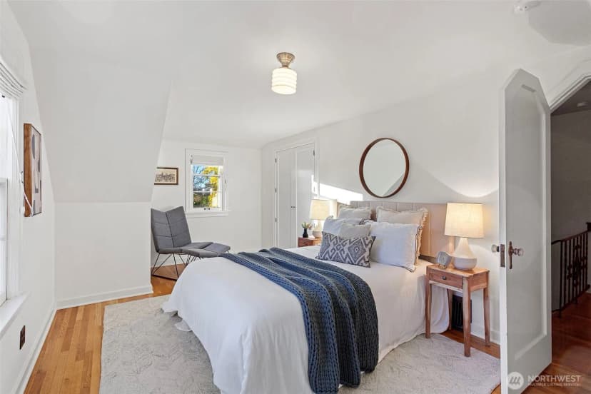 Property photo for 917 Broadway E, Seattle photo 19