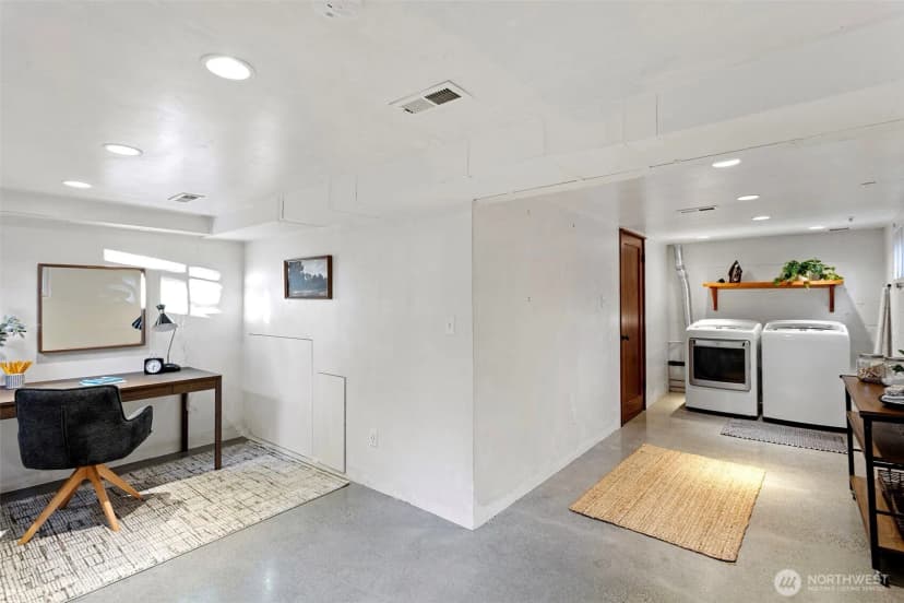 Property photo for 917 Broadway E, Seattle photo 28