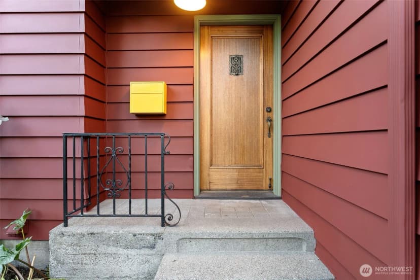 Property photo for 917 Broadway E, Seattle photo 4