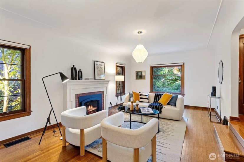 Property photo for 917 Broadway E, Seattle photo 7