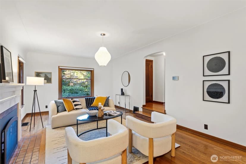 Property photo for 917 Broadway E, Seattle photo 8