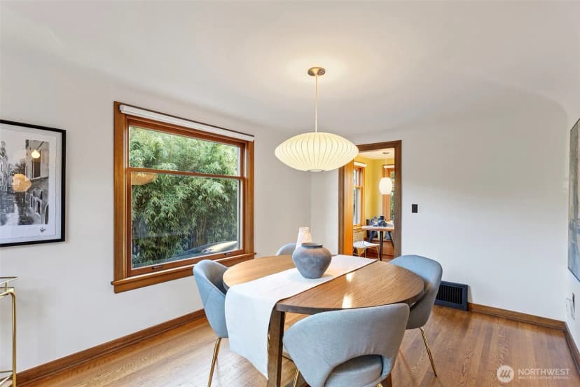 Property photo for 917 Broadway E, Seattle photo 9