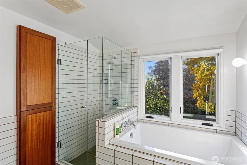 Property photo for 917 Broadway E, Seattle photo 23