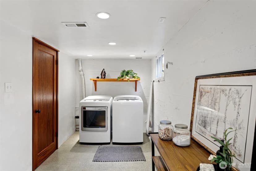 Property photo for 917 Broadway E, Seattle photo 29