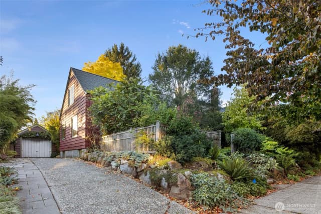 Property photo for 917 Broadway E, Seattle