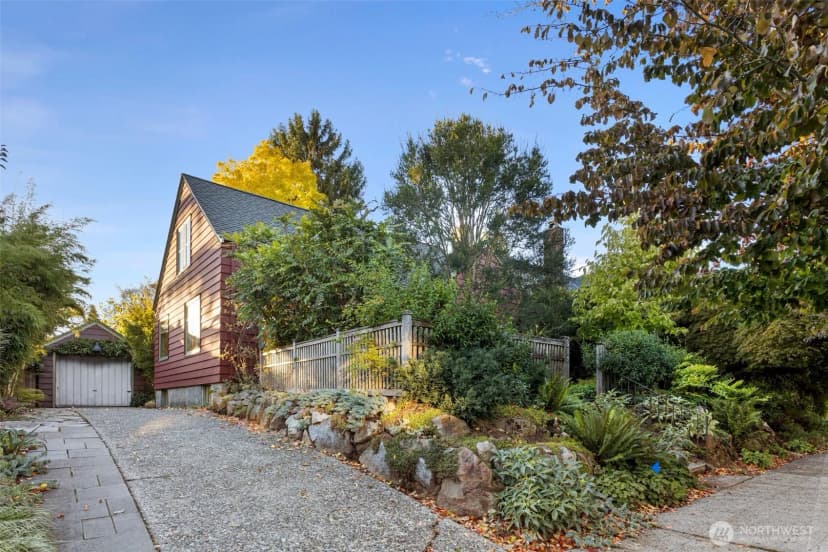 Property photo for 917 Broadway E, Seattle