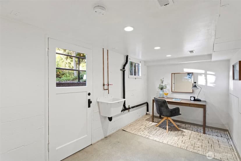Property photo for 917 Broadway E, Seattle photo 27