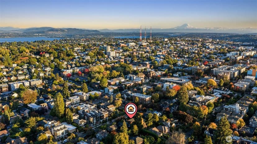 Property photo for 917 Broadway E, Seattle photo 32