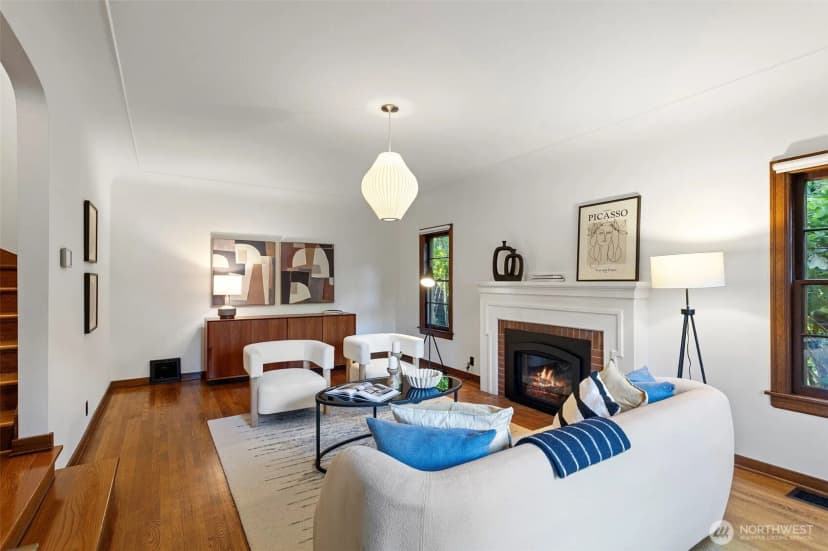 Property photo for 917 Broadway E, Seattle photo 6