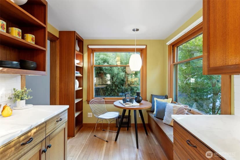 Property photo for 917 Broadway E, Seattle photo 10