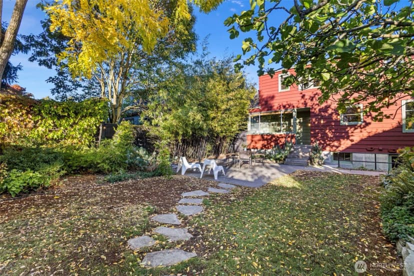 Property photo for 917 Broadway E, Seattle photo 16