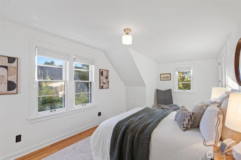 Property photo for 917 Broadway E, Seattle photo 18