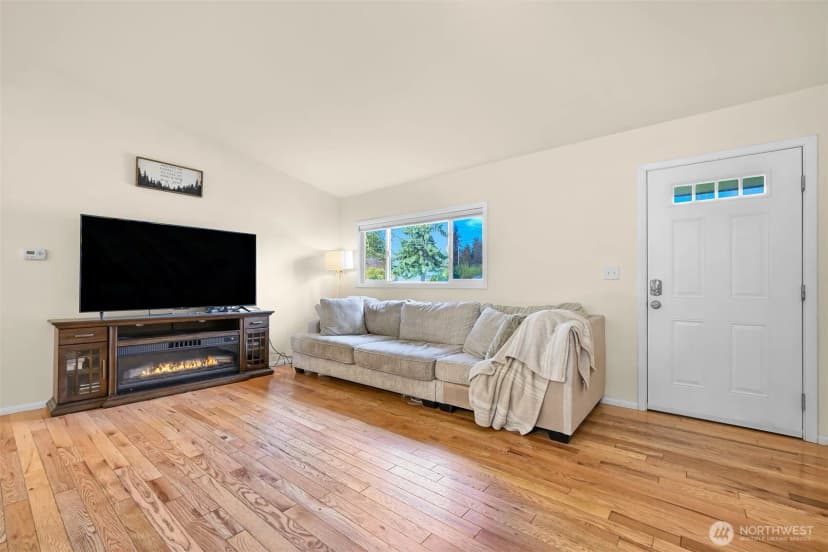 Property photo for 1020 E Rio Vista Avenue, Burlington photo 4