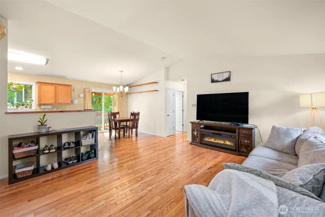 Property photo for 1020 E Rio Vista Avenue, Burlington photo 3