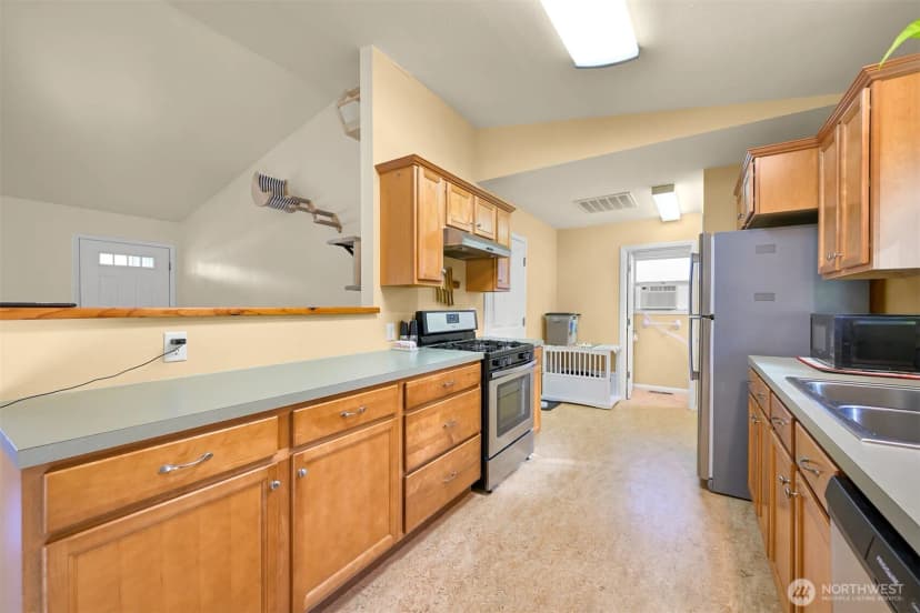 Property photo for 1020 E Rio Vista Avenue, Burlington photo 14