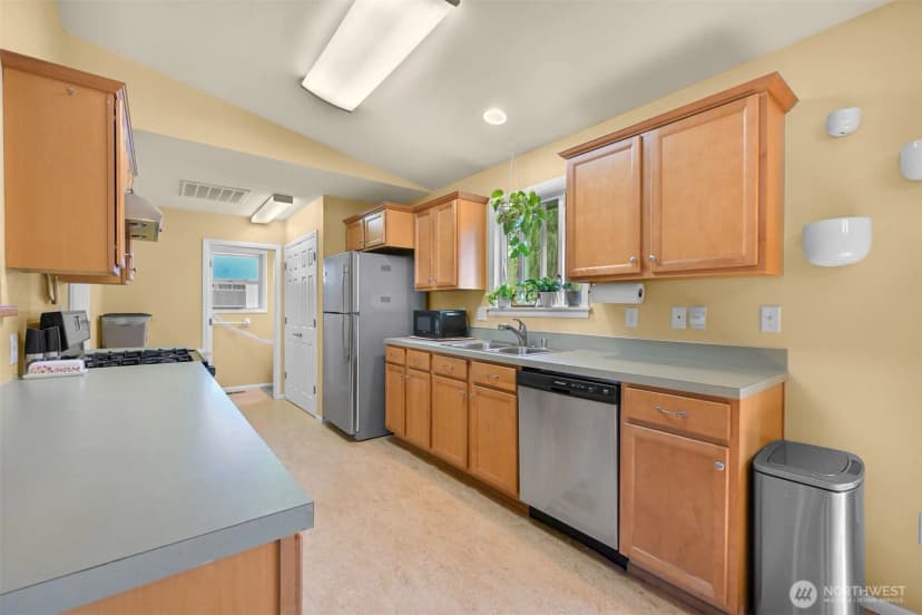 Property photo for 1020 E Rio Vista Avenue, Burlington photo 11