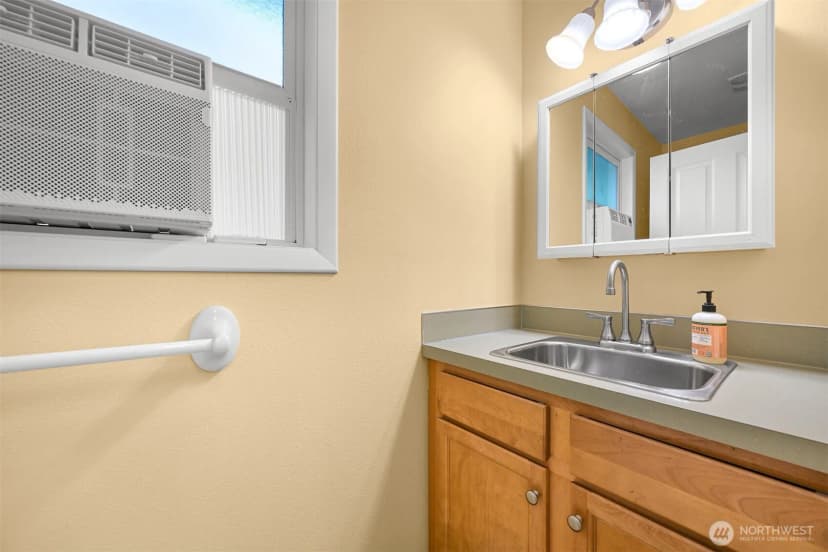 Property photo for 1020 E Rio Vista Avenue, Burlington photo 18
