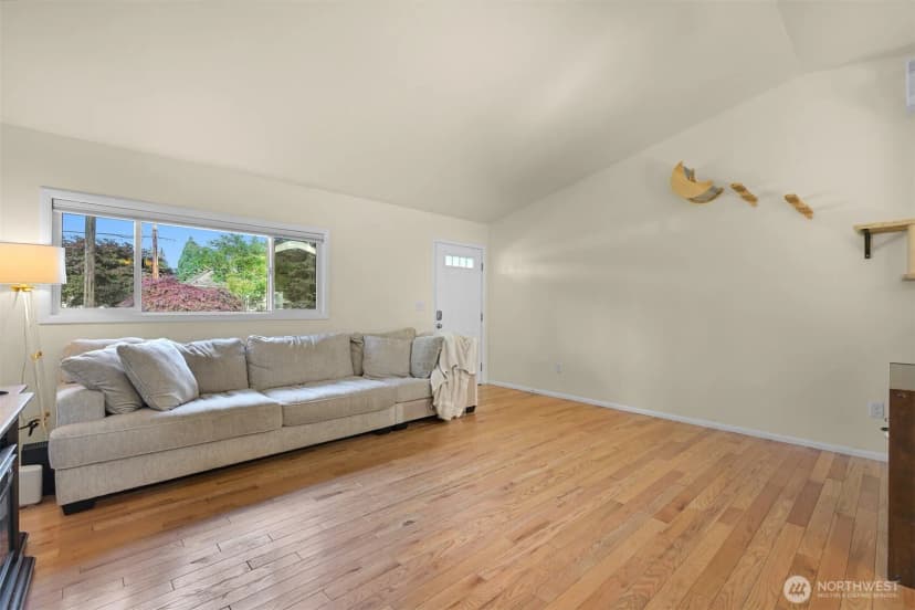 Property photo for 1020 E Rio Vista Avenue, Burlington photo 5