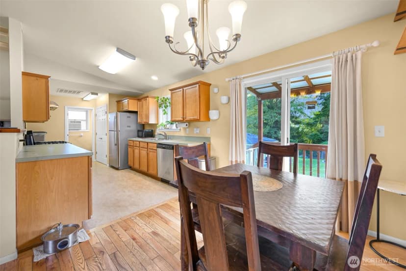 Property photo for 1020 E Rio Vista Avenue, Burlington photo 10