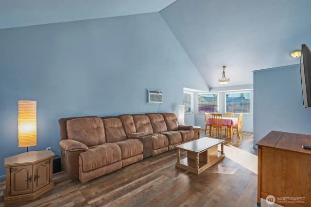 Property photo for 206 1st Avenue E, Pacific photo 4