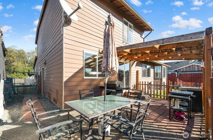 Property photo for 206 1st Avenue E, Pacific photo 25