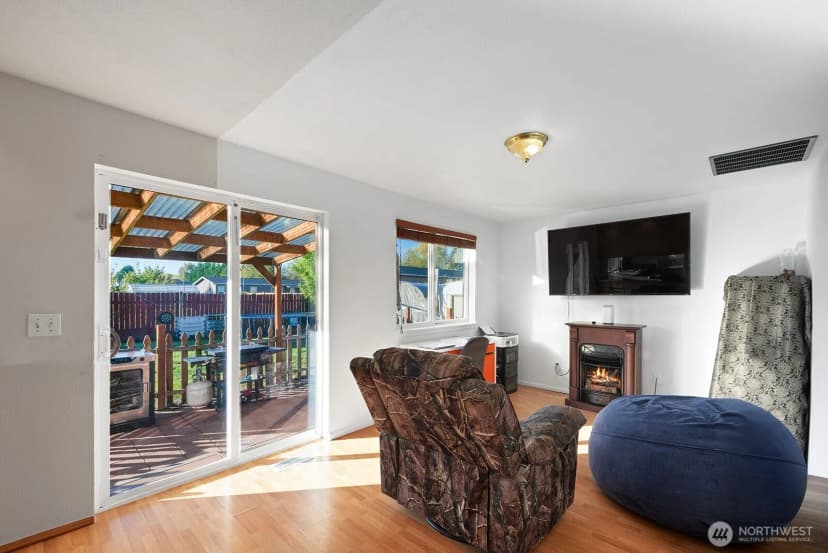 Property photo for 206 1st Avenue E, Pacific photo 14