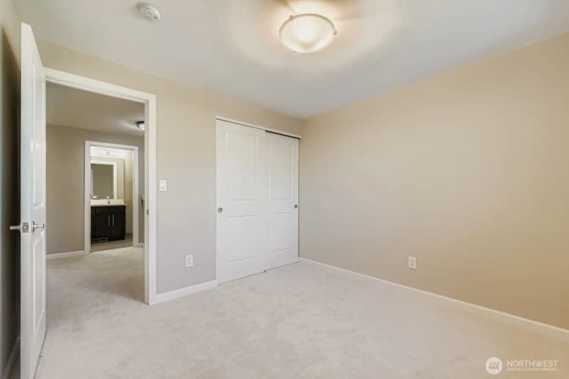 Property photo for 17217 Ne 14th Street, Bellevue photo 24