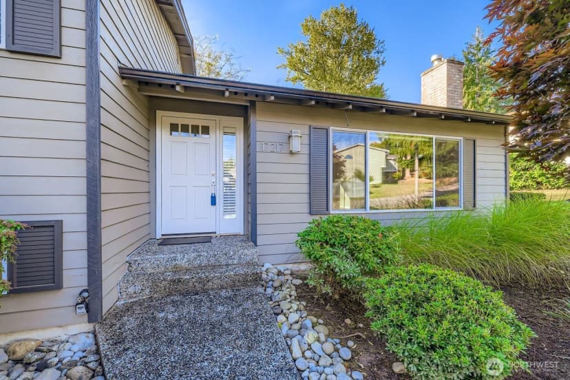 Property photo for 17217 Ne 14th Street, Bellevue photo 4