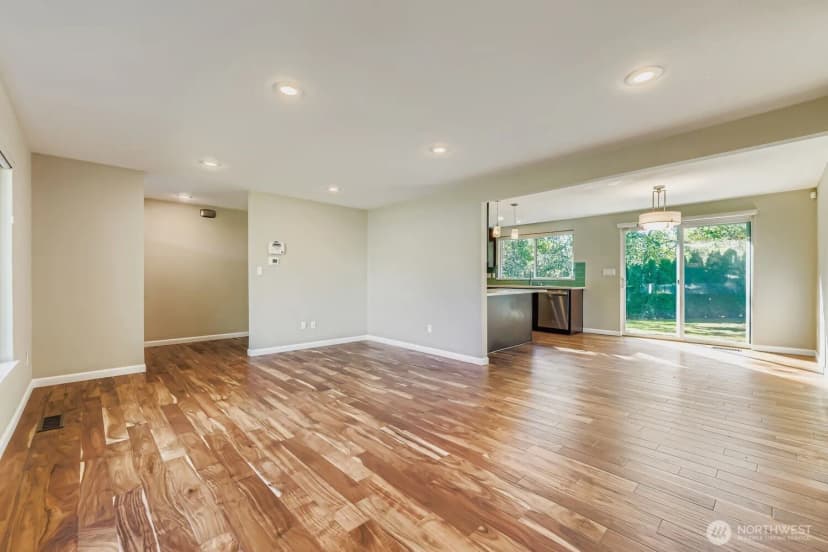 Property photo for 17217 Ne 14th Street, Bellevue photo 6