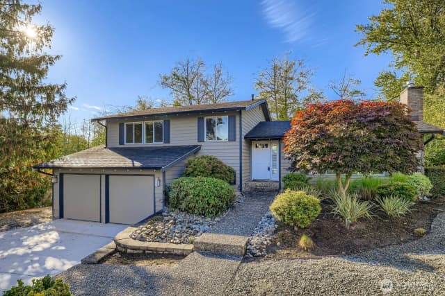 Property photo for 17217 Ne 14th Street, Bellevue photo 2