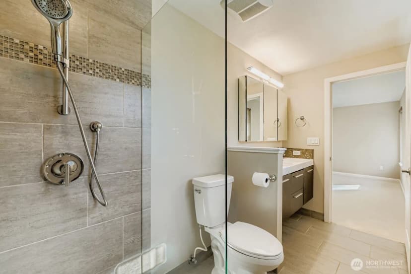 Property photo for 17217 Ne 14th Street, Bellevue photo 20