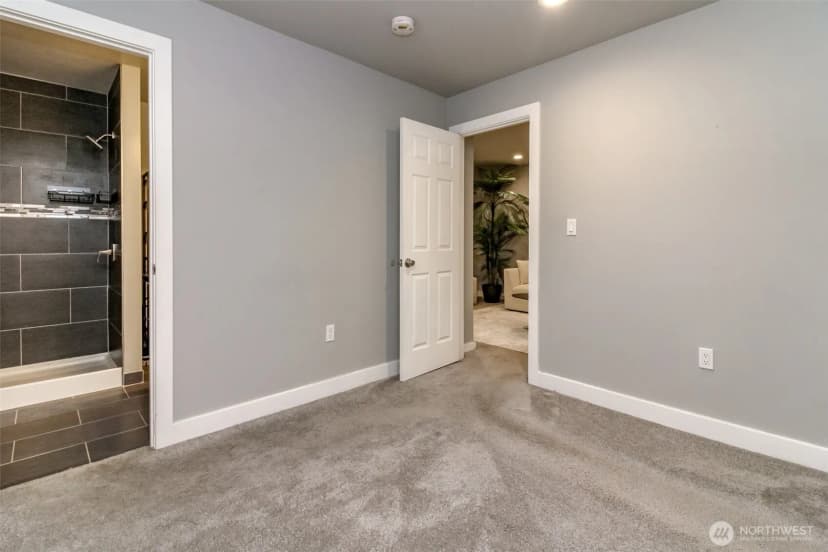 Property photo for 14045 8th Avenue S, Burien photo 28