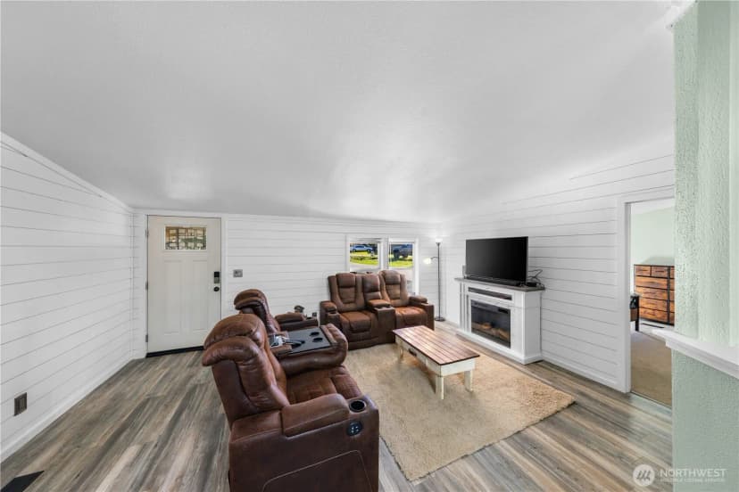 Property photo for 5046 Aerie Lane, Sedro Woolley photo 4