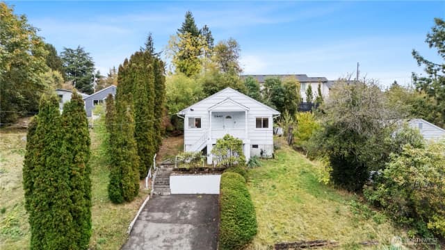 Property photo for 11640 59th Avenue S, Seattle photo 2