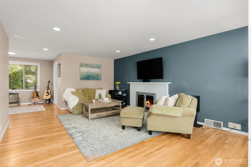 Property photo for 12020 10th Avenue Nw, Seattle photo 4