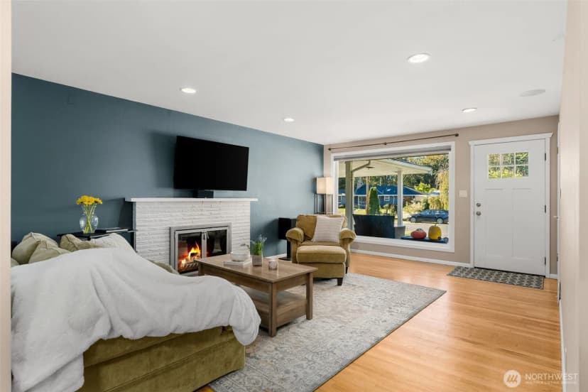 Property photo for 12020 10th Avenue Nw, Seattle photo 3