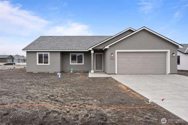 Property photo for 211 Rattray Drive, Mattawa