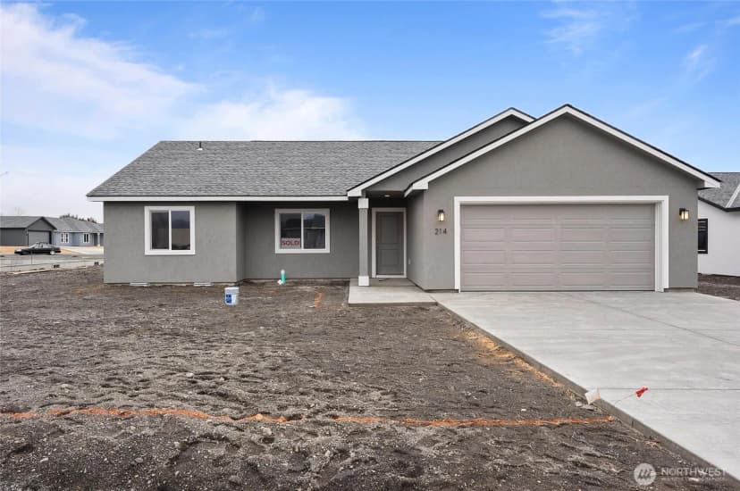 Property photo for 211 Rattray Drive, Mattawa