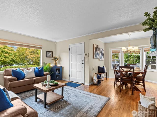 Property photo for 3420 32nd Avenue W, Seattle photo 4